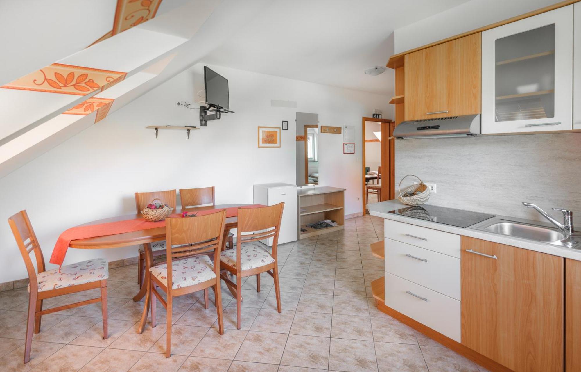 Apartments Suster Stari Trg ob Kolpi Екстериор снимка