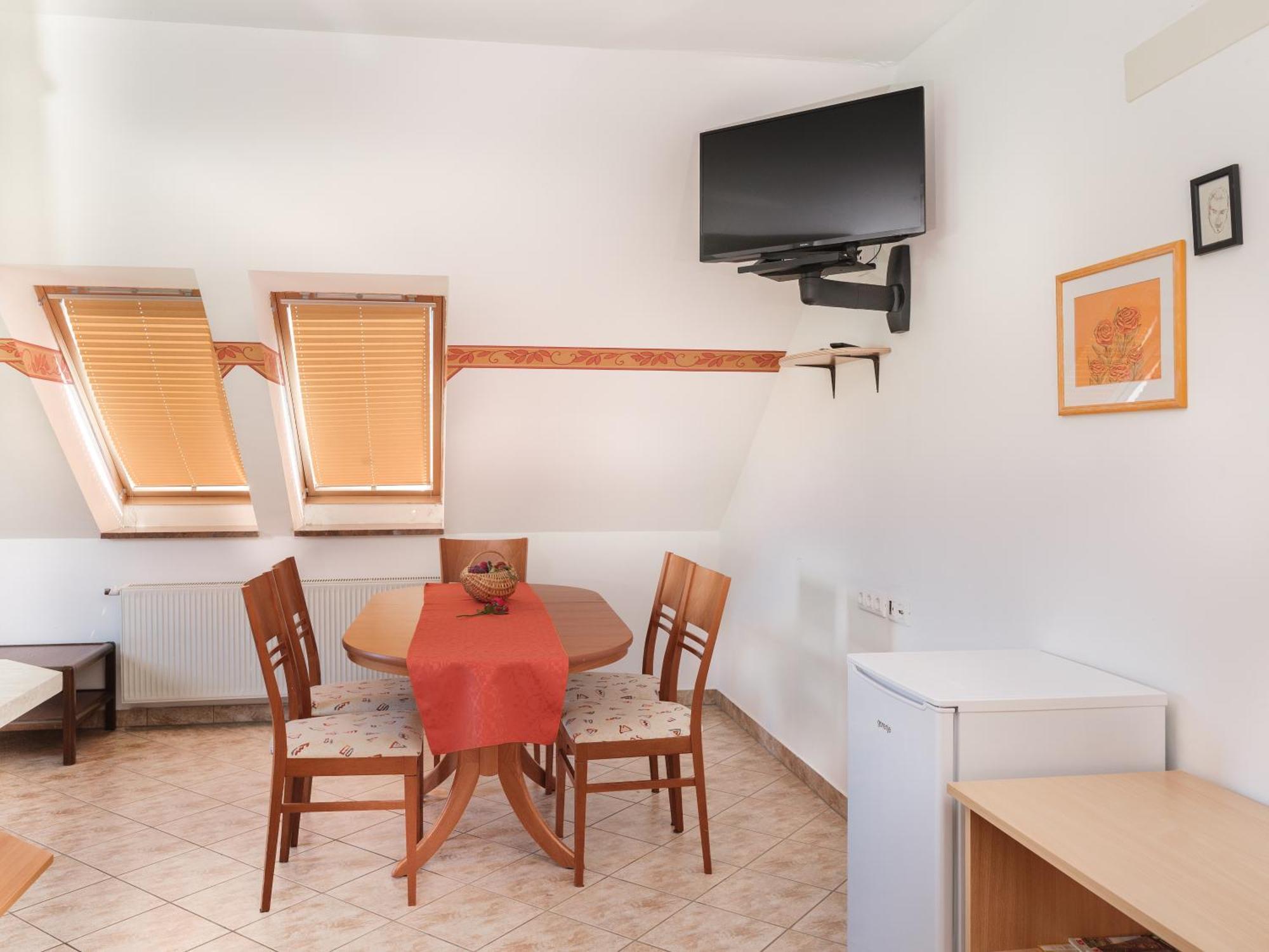Apartments Suster Stari Trg ob Kolpi Екстериор снимка