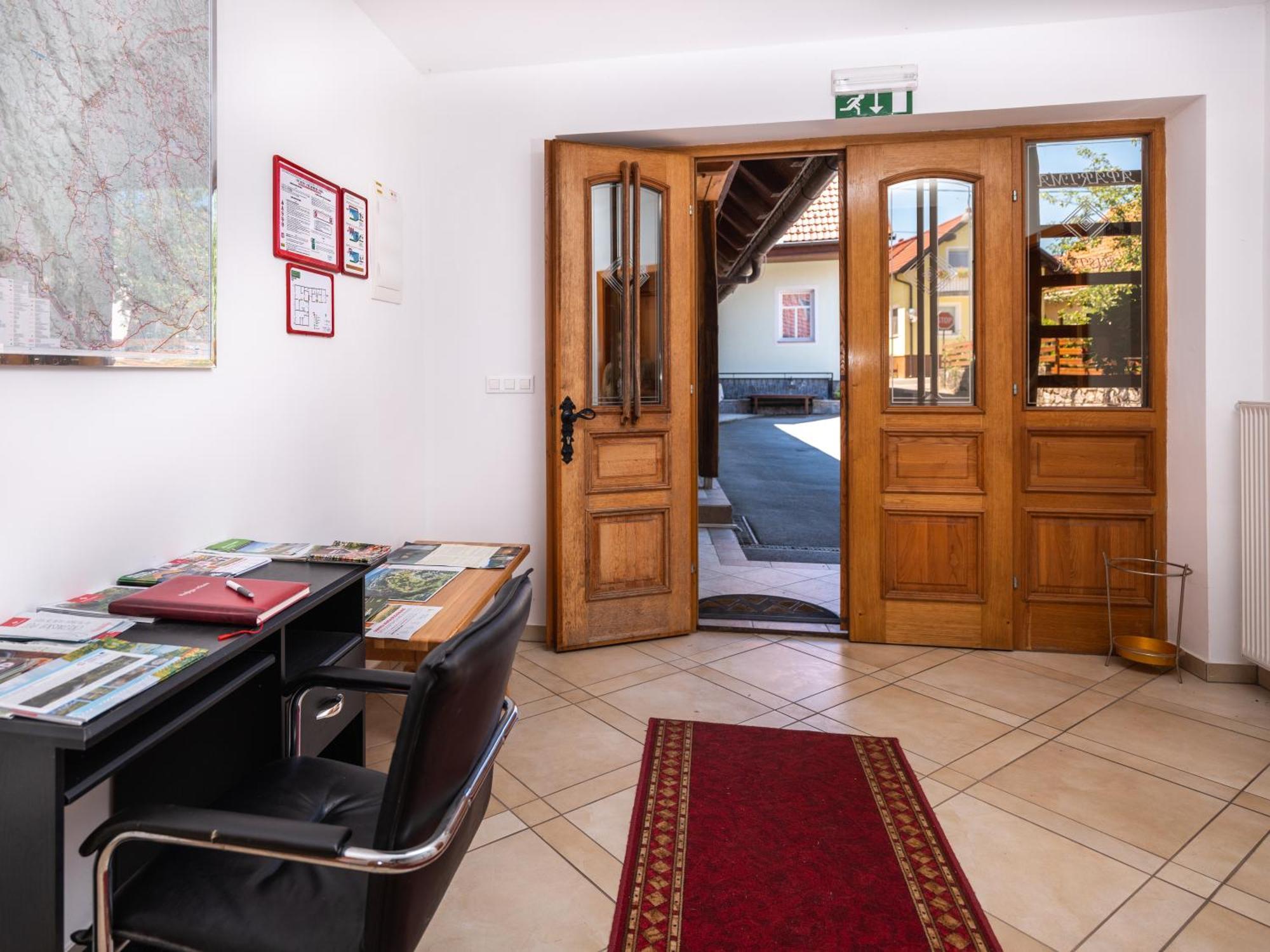 Apartments Suster Stari Trg ob Kolpi Екстериор снимка