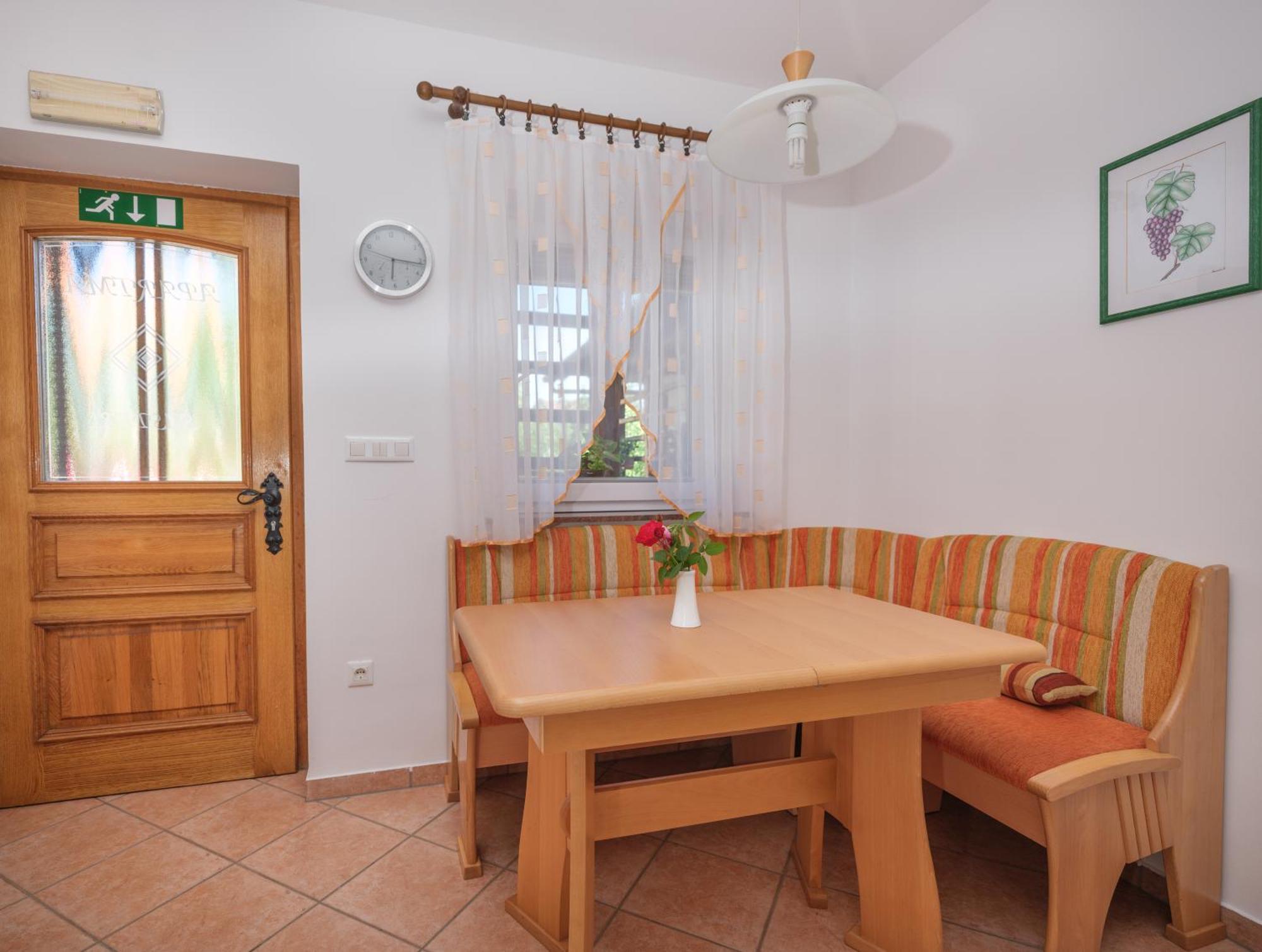 Apartments Suster Stari Trg ob Kolpi Стая снимка