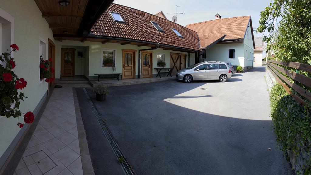 Apartments Suster Stari Trg ob Kolpi Екстериор снимка
